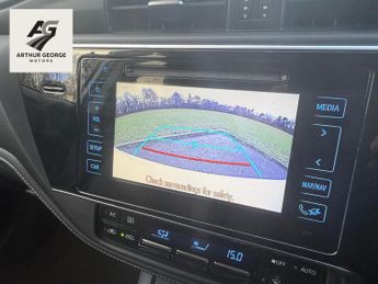 Toyota Auris 1.8 VVT-h Design Hatchback 5dr Petrol Hybrid CVT Euro 6 (s/s) (1