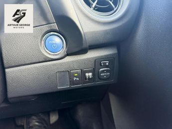 Toyota Auris 1.8 VVT-h Design Hatchback 5dr Petrol Hybrid CVT Euro 6 (s/s) (1