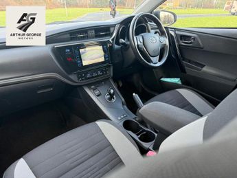 Toyota Auris 1.8 VVT-h Design Hatchback 5dr Petrol Hybrid CVT Euro 6 (s/s) (1