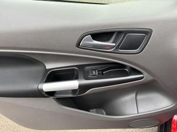 Ford Grand Tourneo Connect 1.5 EcoBlue Titanium MPV 5dr Diesel Auto Euro 6 (s/s) (120 ps)