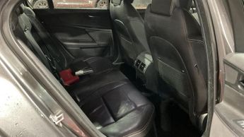 Jaguar XE 2.0d R-Sport Saloon 4dr Diesel Auto Euro 6 (s/s) (180 ps)