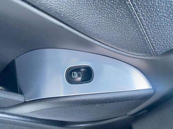 Mercedes-Benz C Class 1.8 C180 Kompressor Avantgarde SE Saloon 4dr Petrol Automatic (2