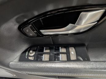 Land Rover Range Rover Evoque 2.0 TD4 SE Tech SUV 5dr Diesel Manual 4WD Euro 6 (s/s) (180 ps)