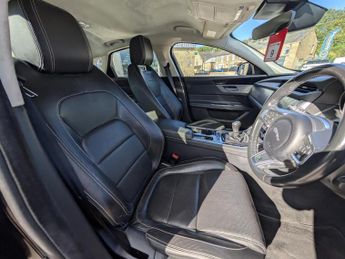 Jaguar XF 2.0d R-Sport Saloon 4dr Diesel Manual Euro 6 (s/s) (163 ps)