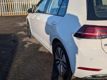 Volkswagen e-Golf 35.8kWh e-Golf Hatchback 5dr Electric Auto (136 ps)