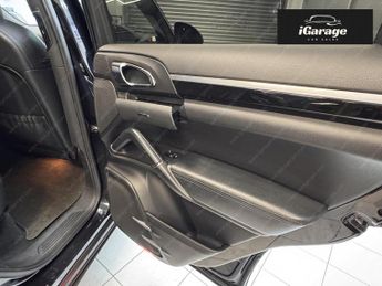 Porsche Cayenne 3.0 TD V6 SUV 5dr Diesel Tiptronic 4WD Euro 5 (s/s) (240 ps)