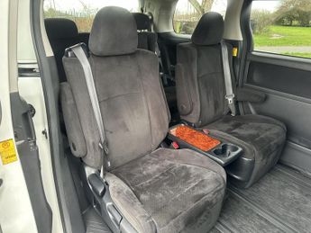 Toyota Alphard 2010 TOYOTA ALPHARD 2.4 Automatic Petrol White 5dr