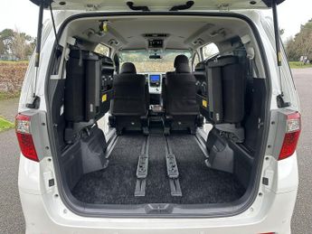 Toyota Alphard 2010 TOYOTA ALPHARD 2.4 Automatic Petrol White 5dr