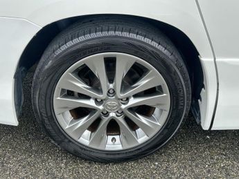 Toyota Alphard 2010 TOYOTA ALPHARD 2.4 Automatic Petrol White 5dr
