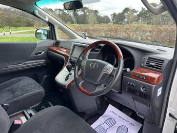 Toyota Alphard 2010 TOYOTA ALPHARD 2.4 Automatic Petrol White 5dr
