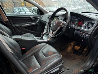 Volvo V60 Cross Country 2.4 D4 SE Nav Estate 5dr Diesel Auto AWD Euro 6 (s/s) (190 ps)