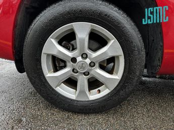 Toyota RAV4 2.0 V-Matic XT-R SUV 5dr Petrol Multidrive S 4WD Euro 5 (158 ps)