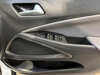 Vauxhall Crossland X 1.2 Turbo GPF Elite SUV 5dr Petrol Auto Euro 6 (s/s) (110 ps)