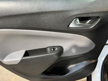 Vauxhall Crossland X 1.2 Turbo GPF Elite SUV 5dr Petrol Auto Euro 6 (s/s) (110 ps)