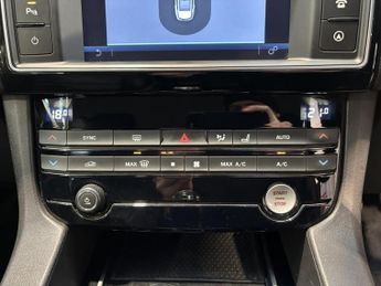 Jaguar F-PACE 2.0 D180 Prestige SUV 5dr Diesel Manual Euro 6 (s/s) (180 ps)