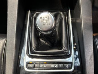 Jaguar F-PACE 2.0 D180 Prestige SUV 5dr Diesel Manual Euro 6 (s/s) (180 ps)