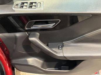 Jaguar F-PACE 2.0 D180 Prestige SUV 5dr Diesel Manual Euro 6 (s/s) (180 ps)