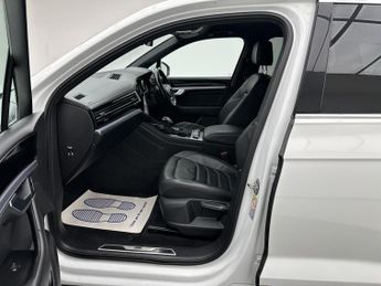 Volkswagen Touareg 3.0 TDI V6 R-Line SUV 5dr Diesel Tiptronic 4Motion Euro 6 (s/s) 