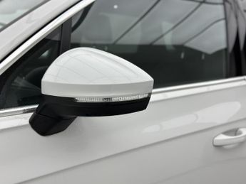 Volkswagen Touareg 3.0 TDI V6 R-Line SUV 5dr Diesel Tiptronic 4Motion Euro 6 (s/s) 