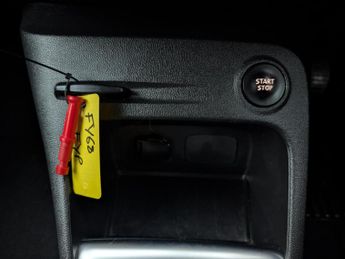 Renault Captur 0.9 TCe ENERGY Iconic SUV 5dr Petrol Manual Euro 6 (s/s) (90 ps)