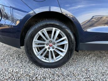 Jaguar F-PACE 2.0 D180 Portfolio SUV 5dr Diesel Auto AWD Euro 6 (s/s) (180 ps)