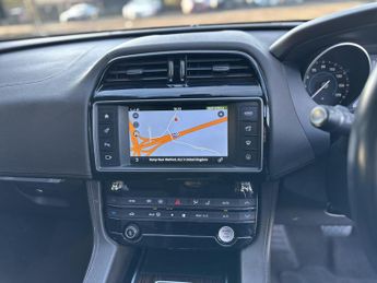 Jaguar F-PACE 2.0 D180 Portfolio SUV 5dr Diesel Auto AWD Euro 6 (s/s) (180 ps)