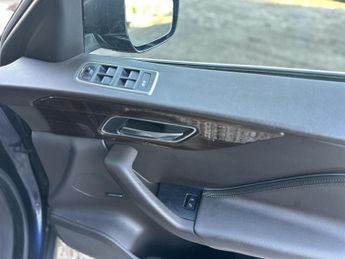 Jaguar F-PACE 2.0 D180 Portfolio SUV 5dr Diesel Auto AWD Euro 6 (s/s) (180 ps)