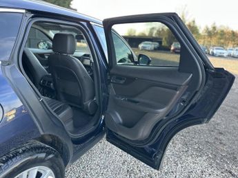 Jaguar F-PACE 2.0 D180 Portfolio SUV 5dr Diesel Auto AWD Euro 6 (s/s) (180 ps)