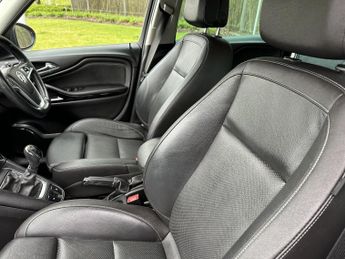 Vauxhall Zafira Tourer 1.4i Turbo SRi MPV 5dr Petrol Manual Euro 6 (140 ps)