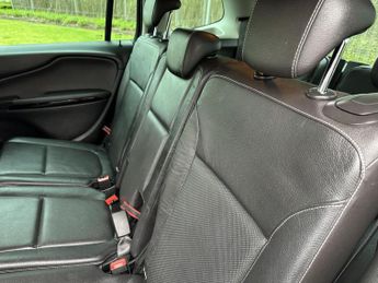 Vauxhall Zafira Tourer 1.4i Turbo SRi MPV 5dr Petrol Manual Euro 6 (140 ps)