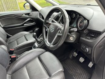 Vauxhall Zafira Tourer 1.4i Turbo SRi MPV 5dr Petrol Manual Euro 6 (140 ps)
