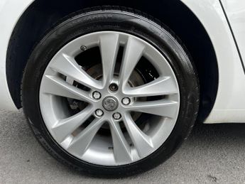 Vauxhall Zafira Tourer 1.4i Turbo SRi MPV 5dr Petrol Manual Euro 6 (140 ps)