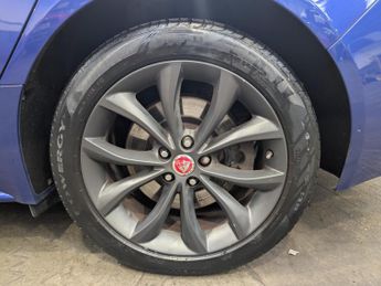 Jaguar XF 2.0d R-Sport Saloon 4dr Diesel Auto Euro 6 (s/s) (180 ps)