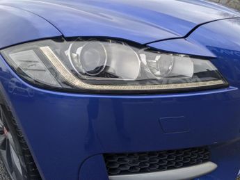 Jaguar XF 2.0d R-Sport Saloon 4dr Diesel Auto Euro 6 (s/s) (180 ps)