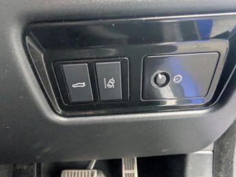 Jaguar XF 2.0d R-Sport Saloon 4dr Diesel Auto Euro 6 (s/s) (180 ps)