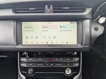 Jaguar XF 2.0d R-Sport Saloon 4dr Diesel Auto Euro 6 (s/s) (180 ps)