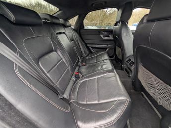 Jaguar XF 2.0d R-Sport Saloon 4dr Diesel Auto Euro 6 (s/s) (180 ps)