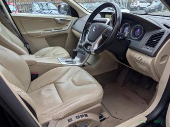 Volvo XC60 2.4 D5 SE Lux SUV 5dr Diesel Geartronic AWD Euro 4 (205 ps)