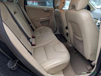 Volvo XC60 2.4 D5 SE Lux SUV 5dr Diesel Geartronic AWD Euro 4 (205 ps)