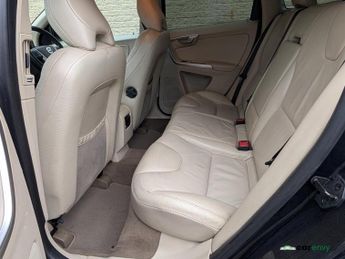 Volvo XC60 2.4 D5 SE Lux SUV 5dr Diesel Geartronic AWD Euro 4 (205 ps)