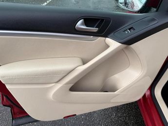 Volkswagen Tiguan 2.0 TDI BlueMotion Tech Match DSG 4WD Euro 5 (s/s) 5dr