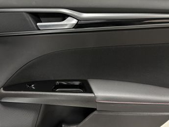 Ford Mondeo 2.0 TDCi ST-Line Hatchback 5dr Diesel Powershift Euro 6 (s/s) (1