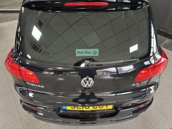 Volkswagen Tiguan 2.0 TDI BlueMotion Tech R-Line Edition SUV 5dr Diesel DSG 4WD Eu