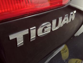 Volkswagen Tiguan 2.0 TDI BlueMotion Tech R-Line Edition SUV 5dr Diesel DSG 4WD Eu