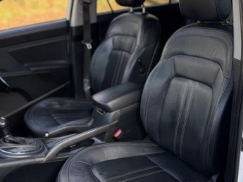 Kia Sportage 2.0 CRDi KX-3 SUV 5dr Diesel Auto AWD Euro 5 (134 bhp)