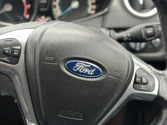 Ford Fiesta 1.6 Titanium Hatchback 5dr Petrol Powershift Euro 5 (105 ps)