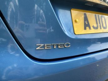 Ford Fiesta 1.4 Zetec Hatchback 5dr Petrol Automatic (154 g/km, 94 bhp)