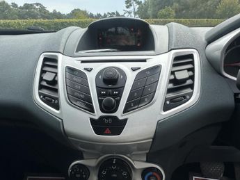 Ford Fiesta 1.4 Zetec Hatchback 5dr Petrol Automatic (154 g/km, 94 bhp)