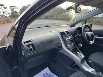 Toyota Auris 1.6 V-Matic TR Hatchback 5dr Petrol MultiMode Euro 5 (132 ps)