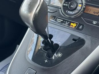 Toyota Auris 1.6 V-Matic TR Hatchback 5dr Petrol MultiMode Euro 5 (132 ps)